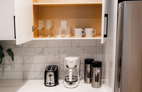 Canyon Heights House | Modern Mountain Retreat - North Vancouver Escape