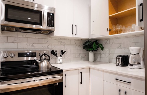 Canyon Heights House | Modern Mountain Retreat - North Vancouver Escape