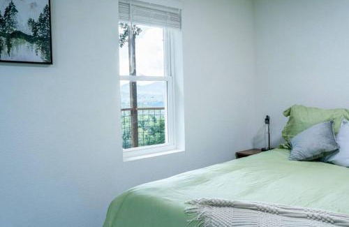 Waynesville House | Modern Mountain Cabin - Spectacular Views at 3100 ft