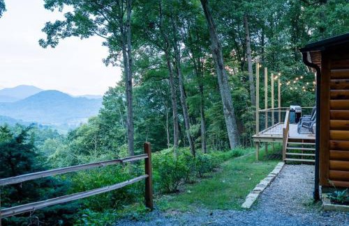 Waynesville House | Modern Mountain Cabin - Spectacular Views at 3100 ft