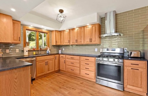 Warrensville House | Modern Mountain Escape, Modern Mountain Escape 10 minutes to West Jefferson.