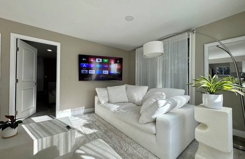 Orinda Condo | Modern Mountain Retreat