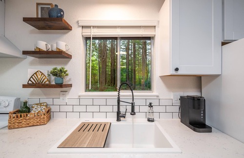 Peaceful Valley Cabin | Modern Mt. Baker Cabin With NEW Private Hot Tub