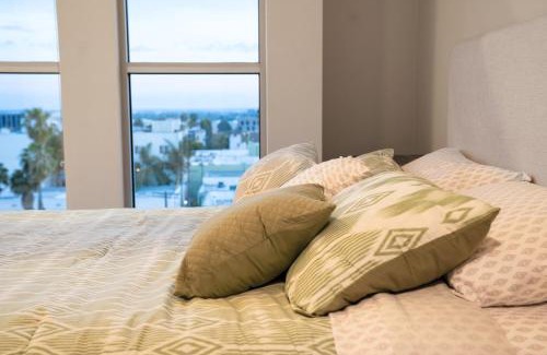 Hollywood Apartment | Modern Muse 2 bed Apt in Hollywood CA with FREE PARKING
