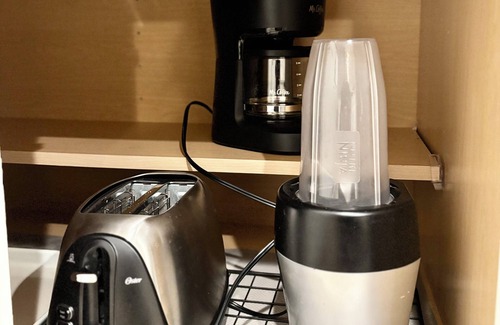 Reedley House | Modern Newly Built 3 BD with 4 beds/2 BA Home - Near 3 Nat. Parks & 3 major HWYs