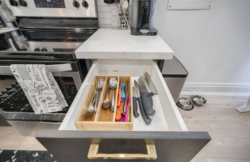 York - Haig House | Modern Niagara-area Spa-like Home