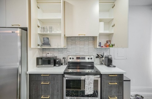 York - Haig House | Modern Niagara-area Spa-like Home