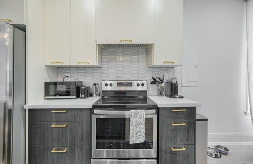 York - Haig House | Modern Niagara-area Spa-like Home