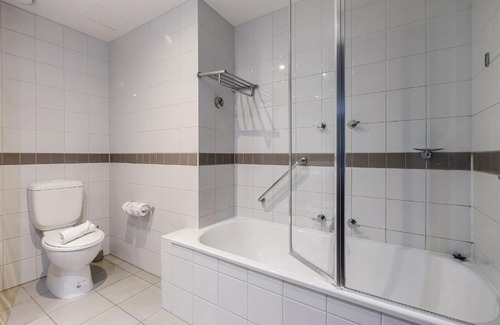 Chinatown Apartment | Modern Nomads Classic Styled King Studio with Indoor Pool