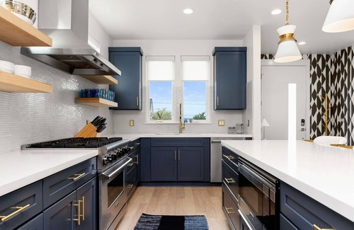 Blackshear-Prospect Hill House | Modern Oasis in East ATX, Sleeps 8, Parking, Pooln