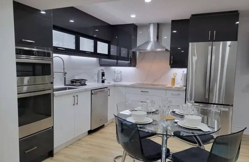 Richmond Hill Apartment | Modern Oasis In Richmond Hill, The Place For You!