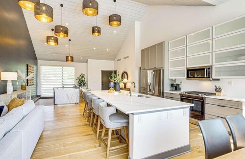 Bucyrus House | Modern Oasis-lots of amenities including a pool!
