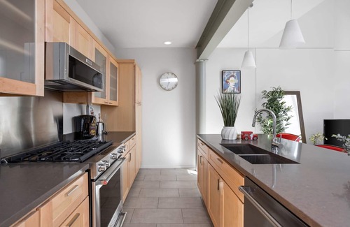 Near Eastside House | Modern Penthouse on Mass By CozySuites