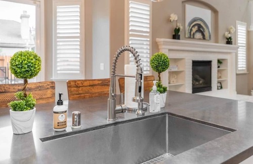 Elk Grove House | Modern pool house in a nice quiet neighborhood