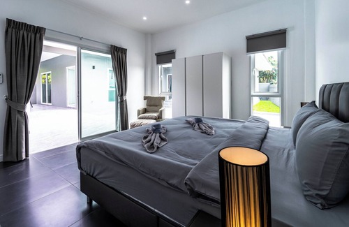 Khao Tao Villa | Modern Pool Villa with 5 Bedrooms - EDO