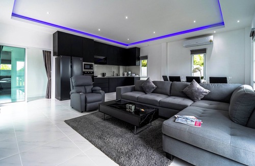 Khao Tao Villa | Modern Pool Villa with 5 Bedrooms - EDO