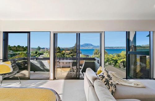 Taupo Apartment | Modern Private Retreat With Balcony and Lake Views