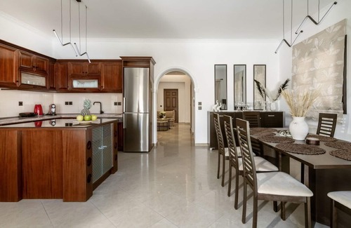 Kalamaki Villa | Modern Private Villa, 5 minutes from the beach!