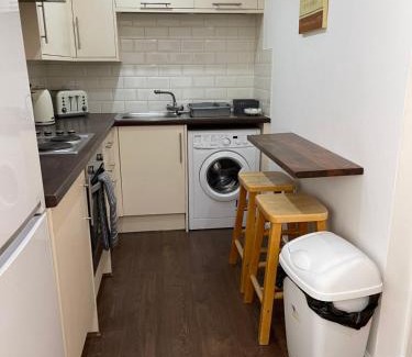 Liverpool Apartment | Modern, Quiet, Sleeps 10, Anfield, Tourists, Liverpool