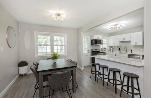 Euclid House | Modern Ranch 15 min to Downtown & Hospitals