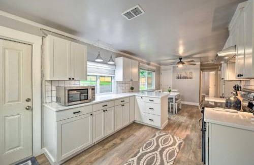 Cottage Lake House | Modern Redmond Home with 2 Fireplaces and Yard!