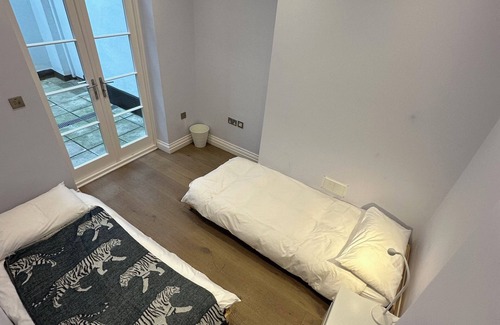 Vincent Square Apartment | Modern refurbished 2 bedroom apartment in the heart of London