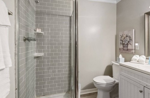 Saint Elmo House | Modern Rehab on Tung