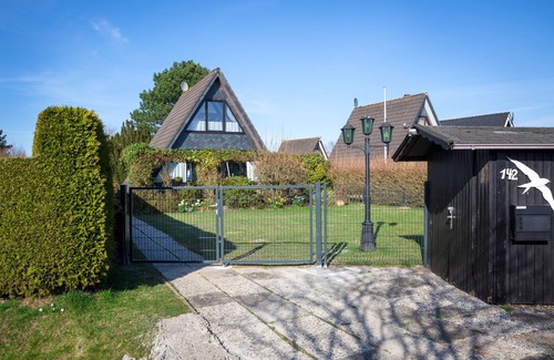 Fedderwardersiel House | Modern roof-only house - close to the beach - fenced garden *