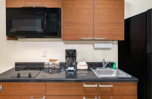 Hastings Hotel | Modern Room w/Kitchen – Close to Local Attractions & Major Highways