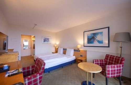 Arnsberg Hotel | Modern Room With Pool And Pets Near Neheim Boutiques