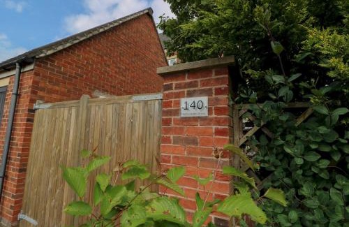 Newcastle-upon-Tyne House | Modern Room with Private Outdoor space Pass The Keys