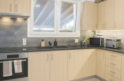 Oroklini Villa | Modern room with sea view in Villa private pool fitness room in Oroklini