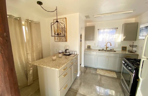 Los Griegos House | Modern Rustic North Valley Casita!