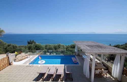 Agia Pelagia Chlomou Villa | Modern Seafront Villa, A/C, Private Pool, Amazing Sea Views & Beautiful Sunrises - 60m from the Sea!