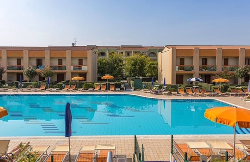 Caorle Villa | Modern seaside flat by the pool