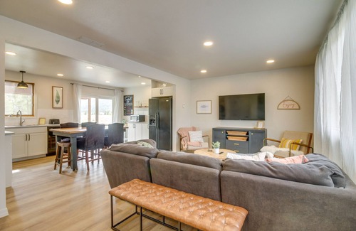 Ponderosa Pines House | Modern South Fork Vacation Rental w/Deck & Grill!