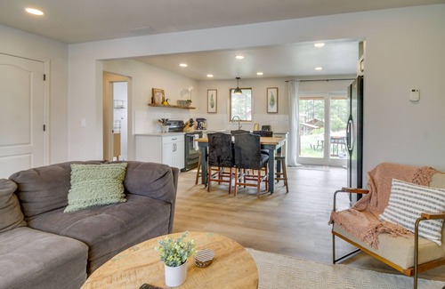 Ponderosa Pines House | Modern South Fork Vacation Rental w/Deck & Grill!