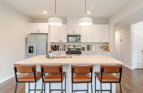 Fairlawn Apartment | Modern & Spacious 3bd 3ba RoofDeck