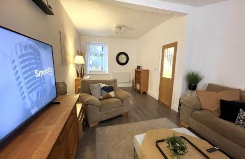 Aberdare House | Modern, spacious and Central Location