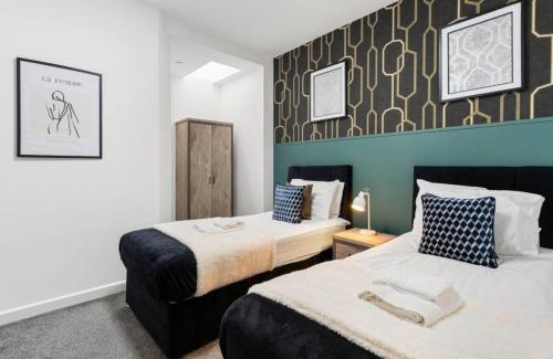 Gabalfa Apartment | Modern Spacious Three Bedrooms with Private Garden