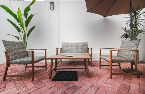 Lazaro Cardenas Apartment | Modern Stadium Bungalow