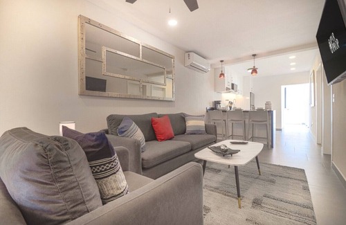 Lazaro Cardenas House | Modern Stadium Bungalow