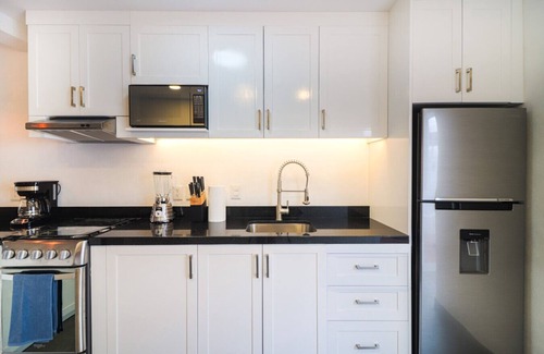 Lazaro Cardenas House | Modern Stadium Bungalow