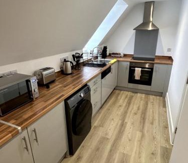 Ipswich Apartment | Modern Stay-Walk to Everything 6