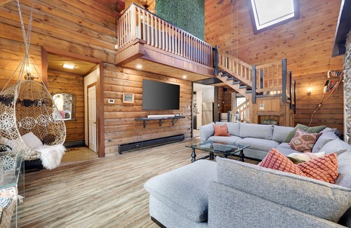 Drums Cabin | Modern Storybook Cottage near Poconos, 1.5 Acre Beautiful Mountainside Property!