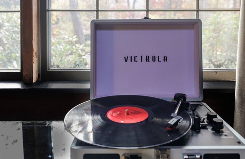 Drums Cabin | Modern Storybook Cottage near Poconos, 1.5 Acre Beautiful Mountainside Property!