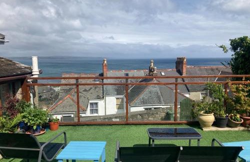 Newlyn House | Modern studio apartment with outstanding views, sleeps 2