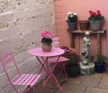 Newlyn House | Modern studio apartment with outstanding views, sleeps 2