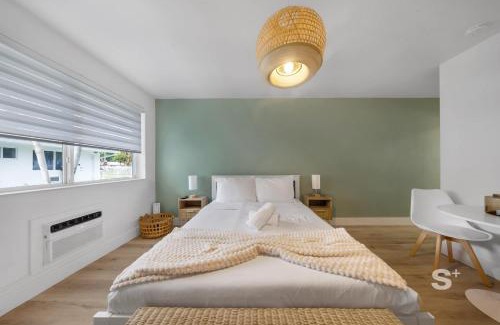 North Miami Apartment | Modern Studio - Gym & Parking Close to Aventura