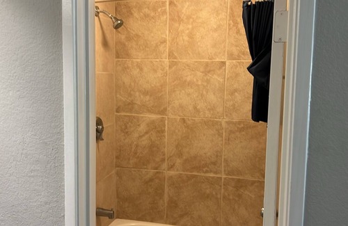 Broadmoor Apartment | Modern Studio with King Bed and Queen Sofa Sleeper In Central Baton Rouge